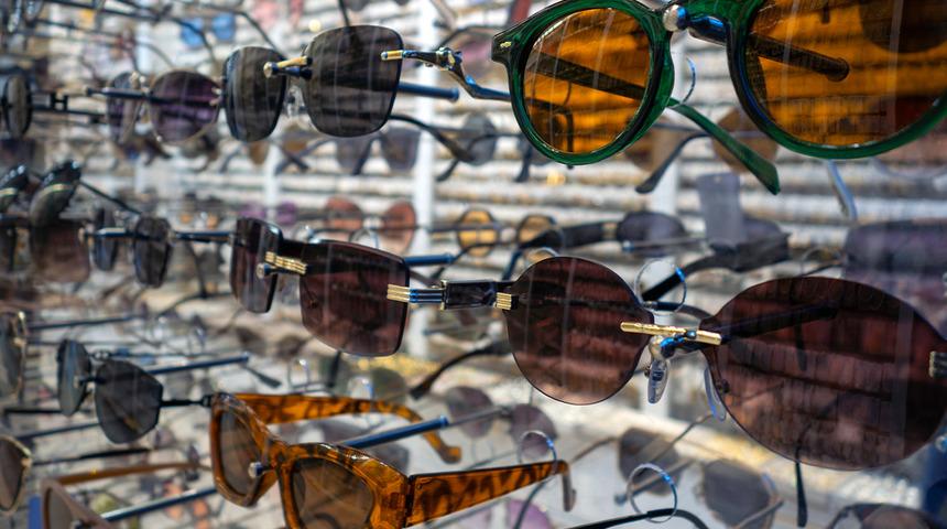 Gözlük devine grev şoku! 9 bin Fransız işçi daha yüksek ücret istiyor