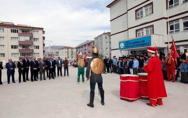 Belediyeden Hattat Hamdullah İmam Hatip Ortaokuluna Z-Kütüphane