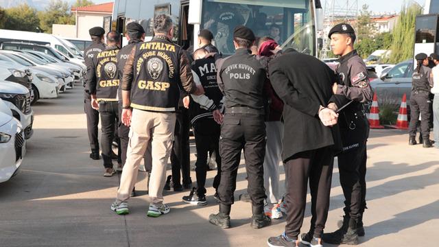 Peynir tabağına 2500 TL yazılıyordu! 'Buluşma Tuzağı' kuran çete çökertildi