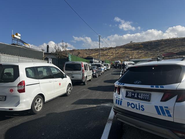 Polis memuru dehşet sa&ccedil;tı... Kayınvalidesini &ouml;ld&uuml;r&uuml;p intihar girişiminde bulundu 1