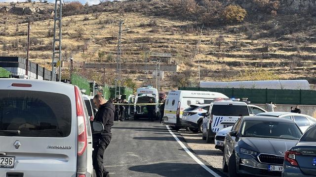 Polis memuru dehşet sa&ccedil;tı... Kayınvalidesini &ouml;ld&uuml;r&uuml;p intihar girişiminde bulundu 5