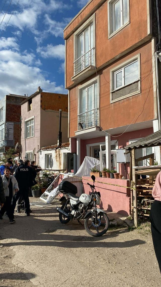 Çanakkale'deki bir evde korkutan patlama!