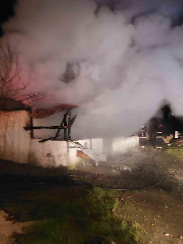 Kaynarca’da ev yangını söndürüldü 3