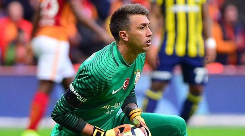 Derbilerin havasını en iyi bilen Muslera