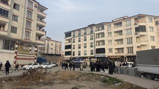 Husumetli iki aile sokak ortasında birbirine girdi: Silah sesleri mahalleyi ayağa kaldırdı