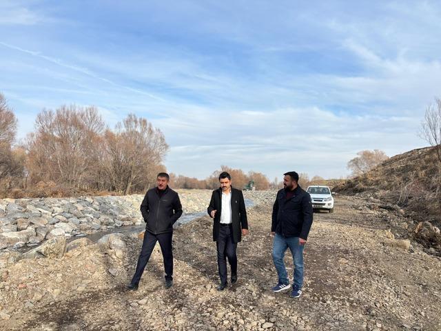 Susuz Çayı’nda dere ıslahı ve taşkın koruma çalışmaları sürüyor