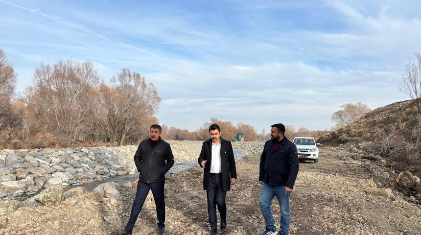 Susuz &Ccedil;ayı&rsquo;nda dere ıslahı ve taşkın koruma &ccedil;alışmaları s&uuml;r&uuml;yor