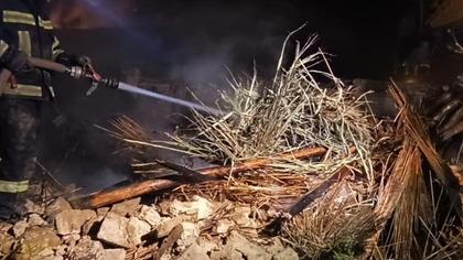 Tek katlı evdeki yangın korkuttu