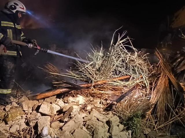 Tek katlı evdeki yangın korkuttu