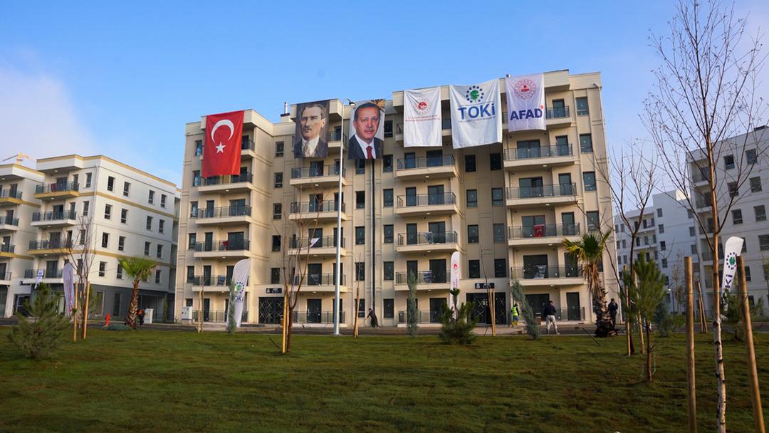 Bakan Kurum  Küllerinden doğan Hatay  sözleriyle paylaştı: "Yıkımın  merkeziydi  artık asrın inşasının sembolü" 6