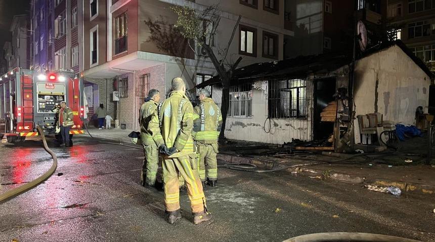 Bağcılar’da gecekondu yangını: Anne ve 4 çocuğu dumandan etkilendi