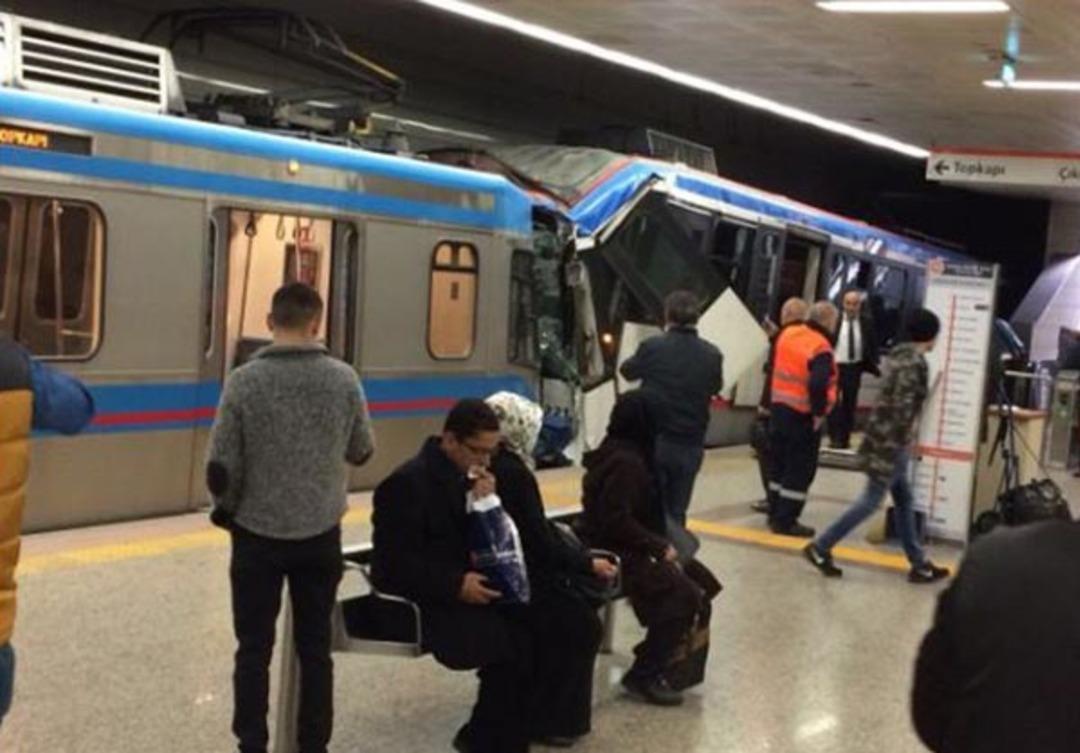 İstanbul'da tramvaylar &ccedil;arpıştı. Olay yerinden ilk g&ouml;r&uuml;nt&uuml;ler