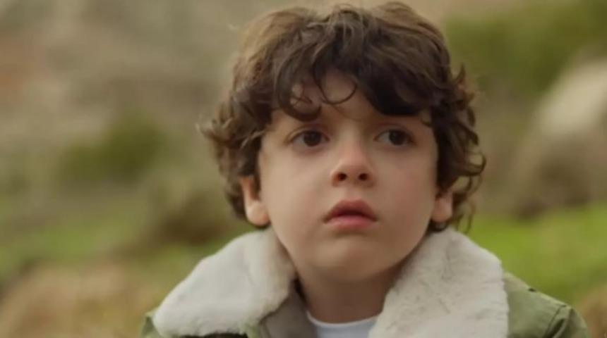 Uzak Şehir'in minik yıldızı Kuzey Gezer'e ödül! Tarzıyla tam not aldı 