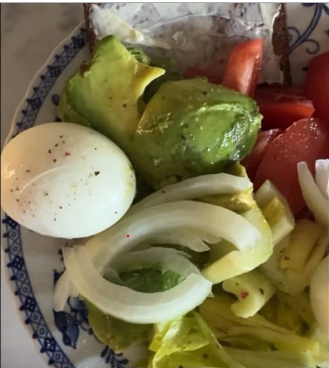 Heidi Klum&rsquo;un kahvaltısında  soğan  detayı! 52 yaşındaki formunu b&ouml;yle koruyor 2