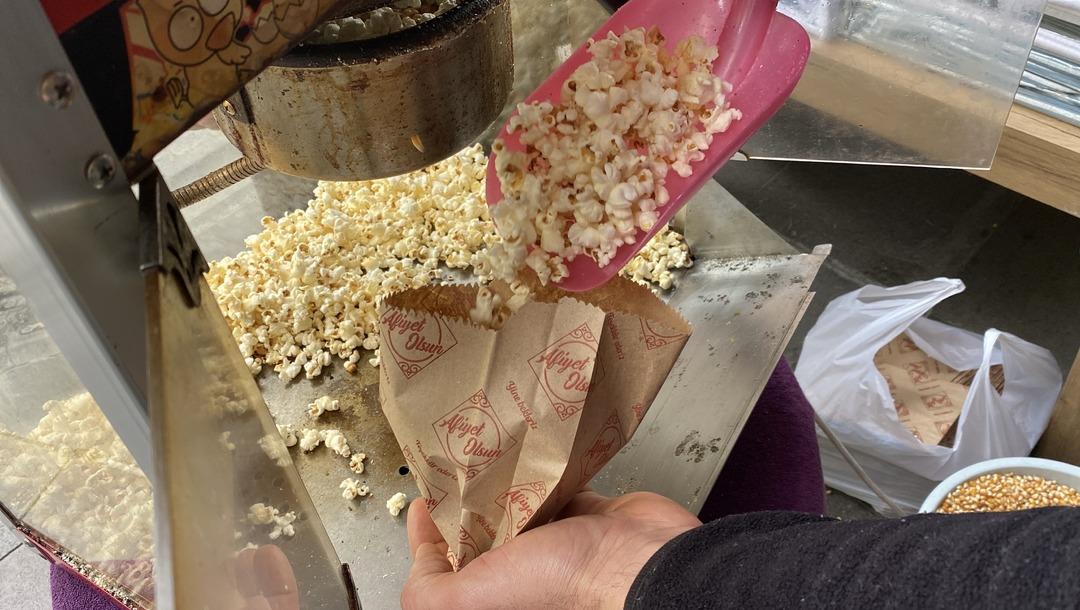 Her şey d&uuml;kkan &ouml;n&uuml; kalabalık g&ouml;r&uuml;ns&uuml;n diye: Aylık maliyeti 90 bin TL! 3