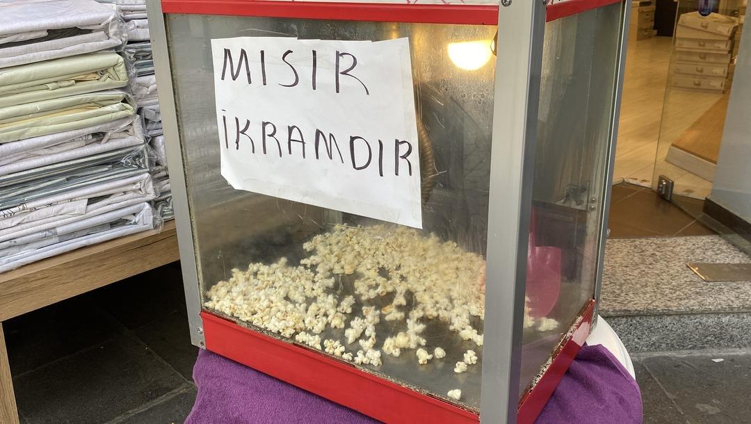 Her şey d&uuml;kkan &ouml;n&uuml; kalabalık g&ouml;r&uuml;ns&uuml;n diye: Aylık maliyeti 90 bin TL! 2