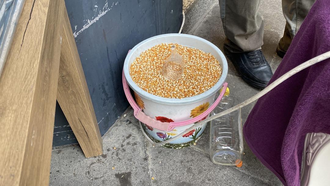 Her şey d&uuml;kkan &ouml;n&uuml; kalabalık g&ouml;r&uuml;ns&uuml;n diye: Aylık maliyeti 90 bin TL! 1