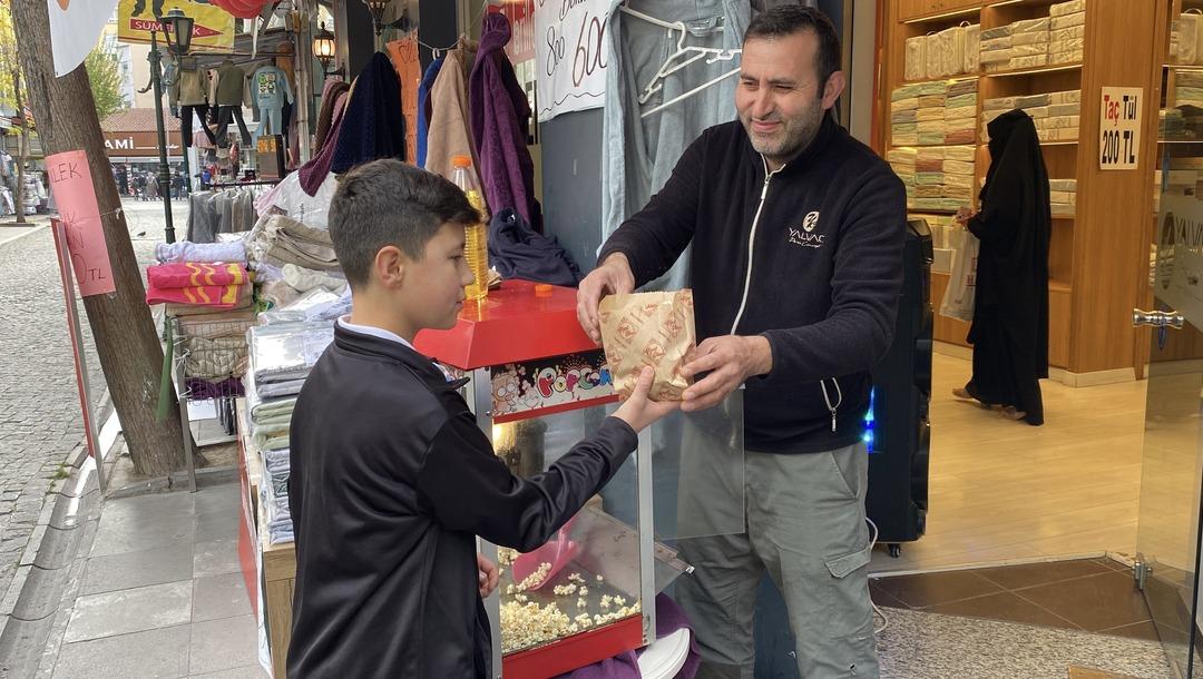 Her şey d&uuml;kkan &ouml;n&uuml; kalabalık g&ouml;r&uuml;ns&uuml;n diye: Aylık maliyeti 90 bin TL! 4