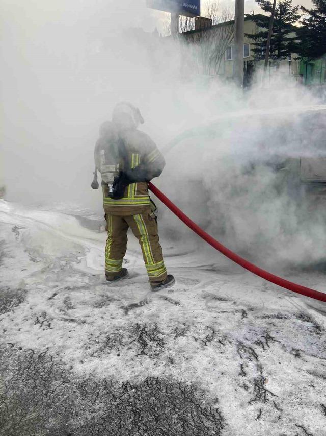Otomobil, alev topuna döndü 1