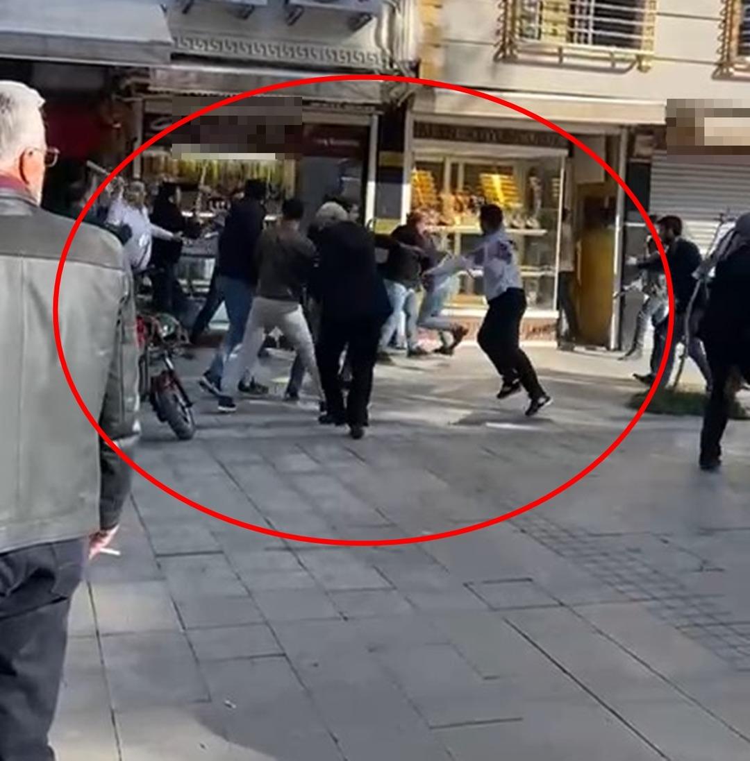 Kuyumcular birbirine girdi! Polis havaya ateş açmak zorunda kaldı 1