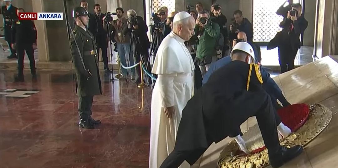 Ankara da  Papa  hareketliliği: Tarihi ziyarette ilk durak Anıtkabir! 3