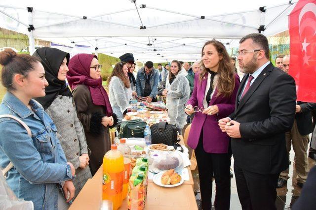 Düzce Üniversitesi’nden Zeytin Dalı harekatına destek kermesi