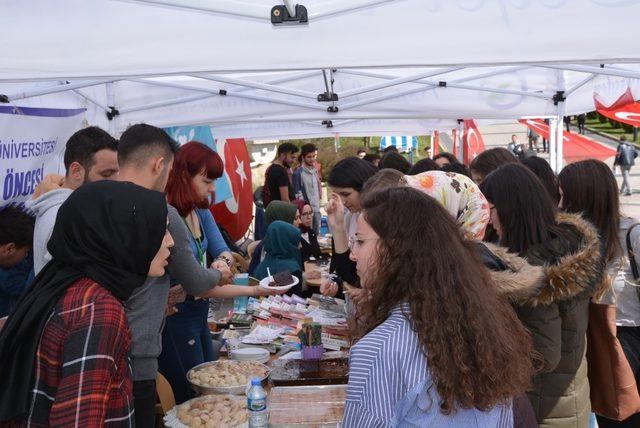 Düzce Üniversitesi’nden Zeytin Dalı harekatına destek kermesi