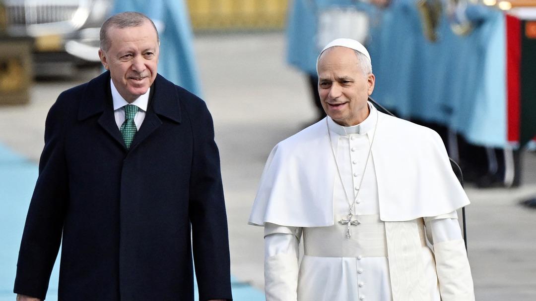 Ankara da  Papa  hareketliliği: Tarihi ziyarette ilk durak Anıtkabir! 5