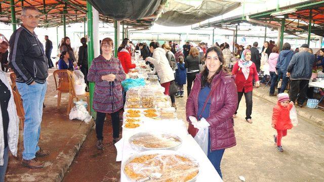 Sarıgöl’de ’Minik Eller Mehmetçik İle El Ele’ kermesi