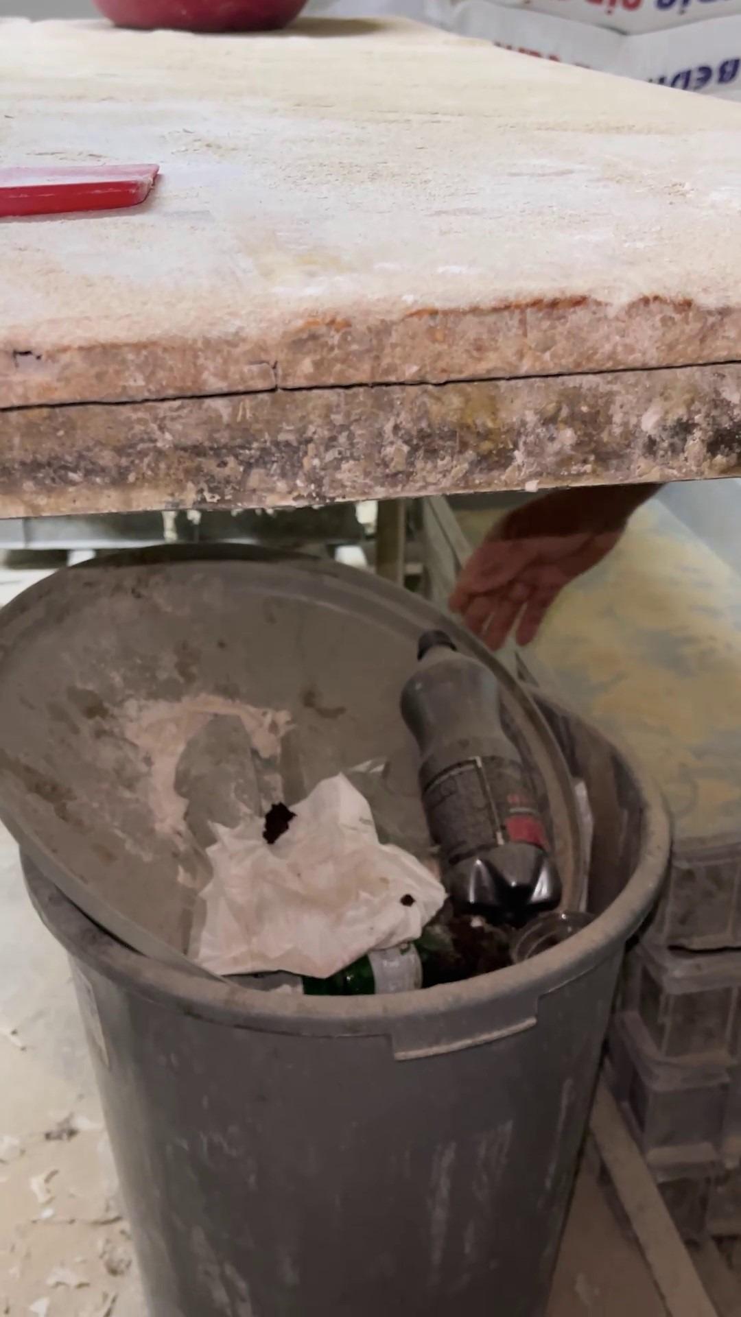 Fırın denetiminde mide bulandıran g&ouml;r&uuml;nt&uuml;ler: Zabıta ekipleri şaşkına d&ouml;nd&uuml;! 3