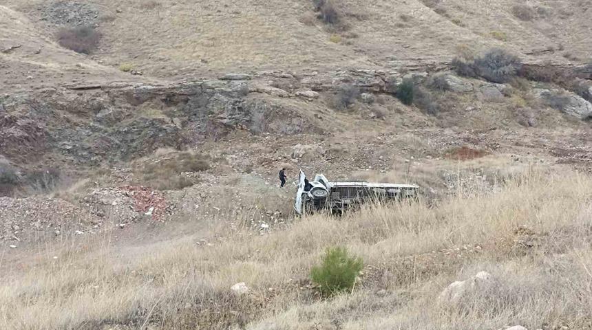 Elazığ&rsquo;da kamyon devrildi: 1 yaralı