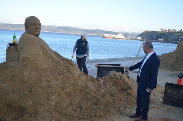 Gelibolu&rsquo;da kumdan heykeller sergilenecek 1