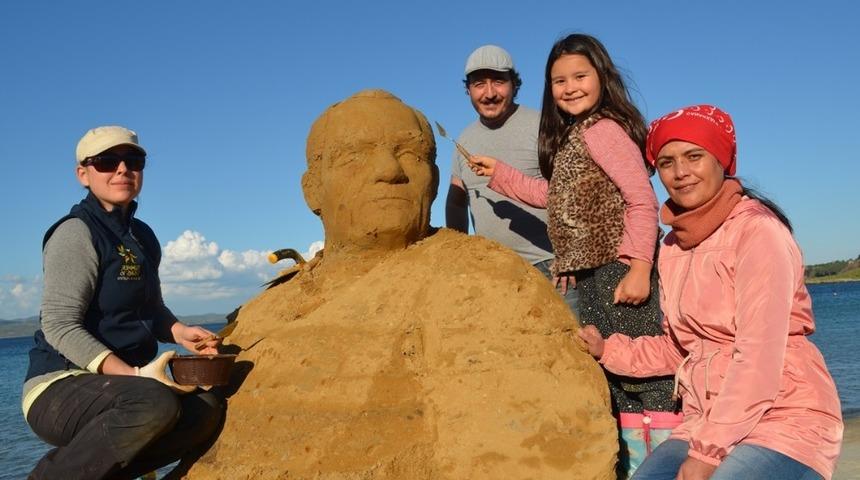 Gelibolu&rsquo;da kumdan heykeller sergilenecek