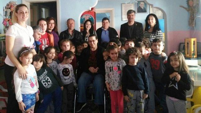 Minik kalplerden engellilere mavi kapaklı destek