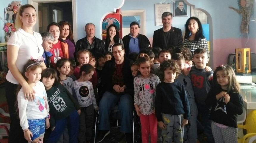 Minik kalplerden engellilere mavi kapaklı destek