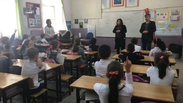 BOED’li yöneticiler öğrencilerle kitap okudu