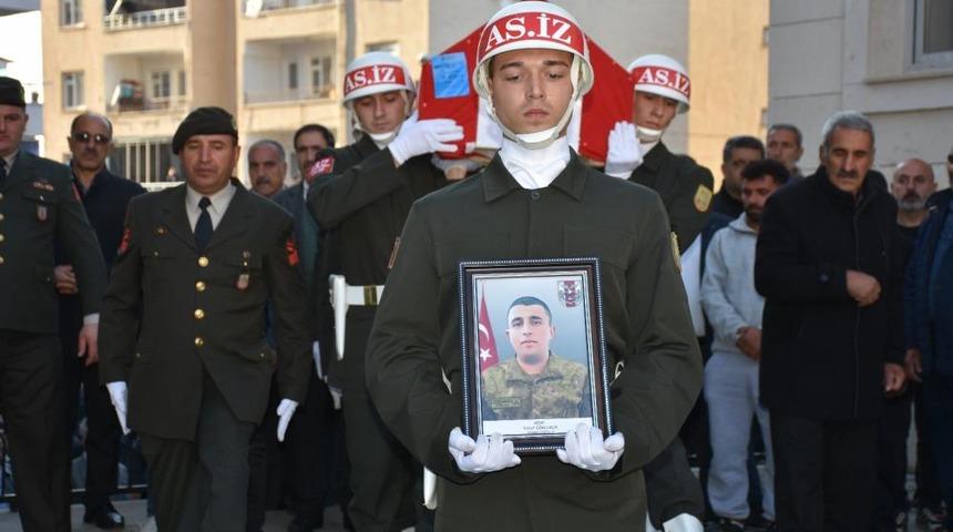 Hayatını kaybeden Piyade Er G&ouml;nl&uuml;a&ccedil;ık, son yolculuğuna uğurlandı