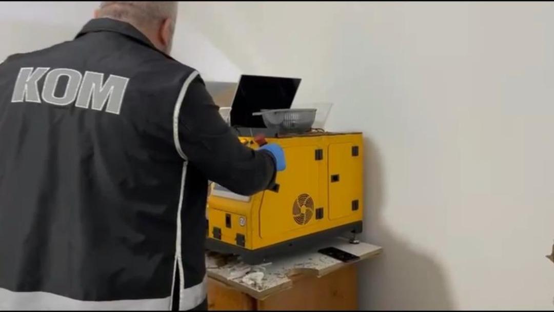 Evin odalarını sigara imalathanesine çevirmişler 2