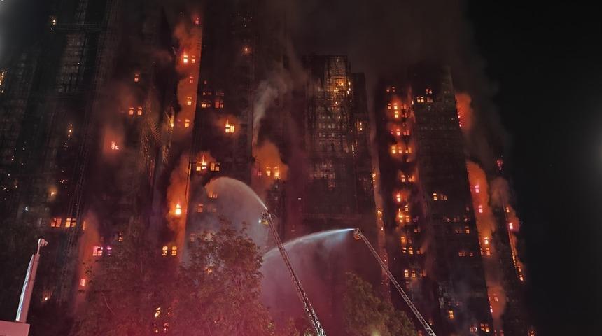 Hong Kong'da sitede &ccedil;ıkan yangında hayatını kaybedenlerin sayısı 83&rsquo;e y&uuml;kseldi 