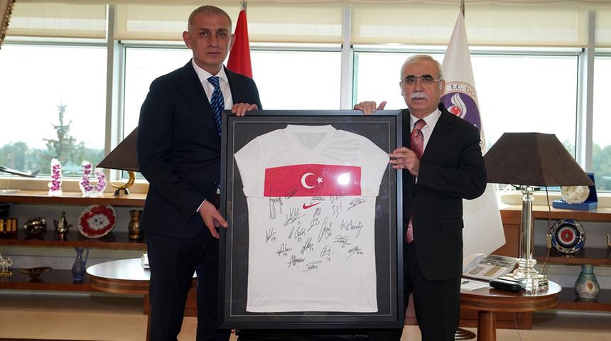 TFF Başkanı Hacıosmanoğlu'ndan Anayasa Mahkemesi Başkanı &Ouml;zkaya'ya ziyaret