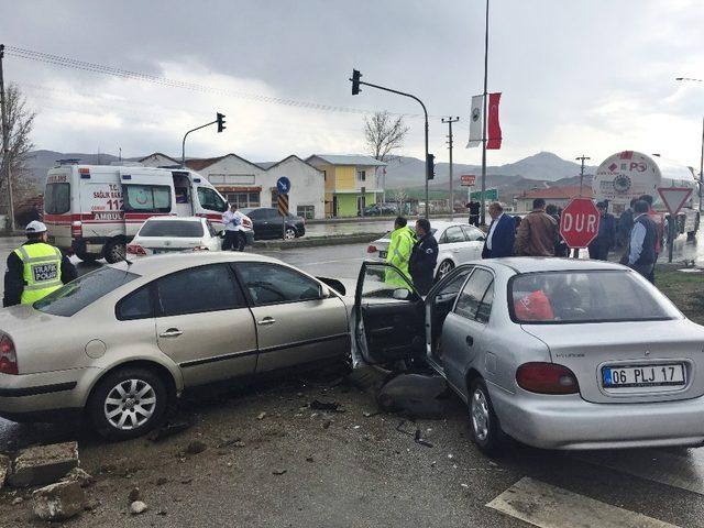 Sungurlu’da zincirleme kaza : 3 yaralı