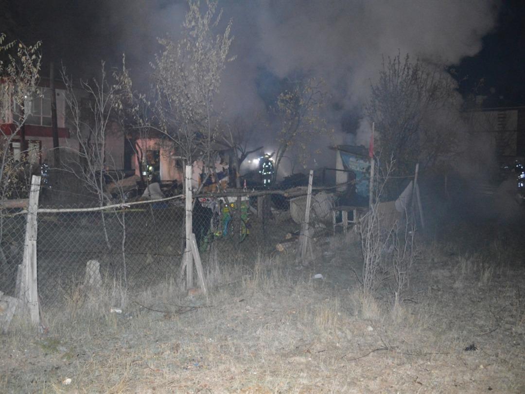 Ankara da zihinsel engelli 3 kardeşin yaşadığı ev yanarak kül oldu 2