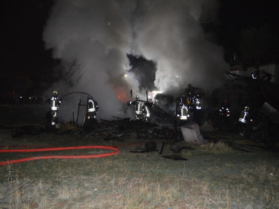 Ankara da zihinsel engelli 3 kardeşin yaşadığı ev yanarak kül oldu 3