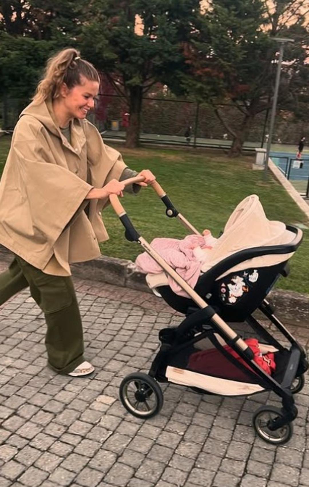 Burcu Biricik kızı için köyü seçti! Ayvalık’ta otel açtı 3