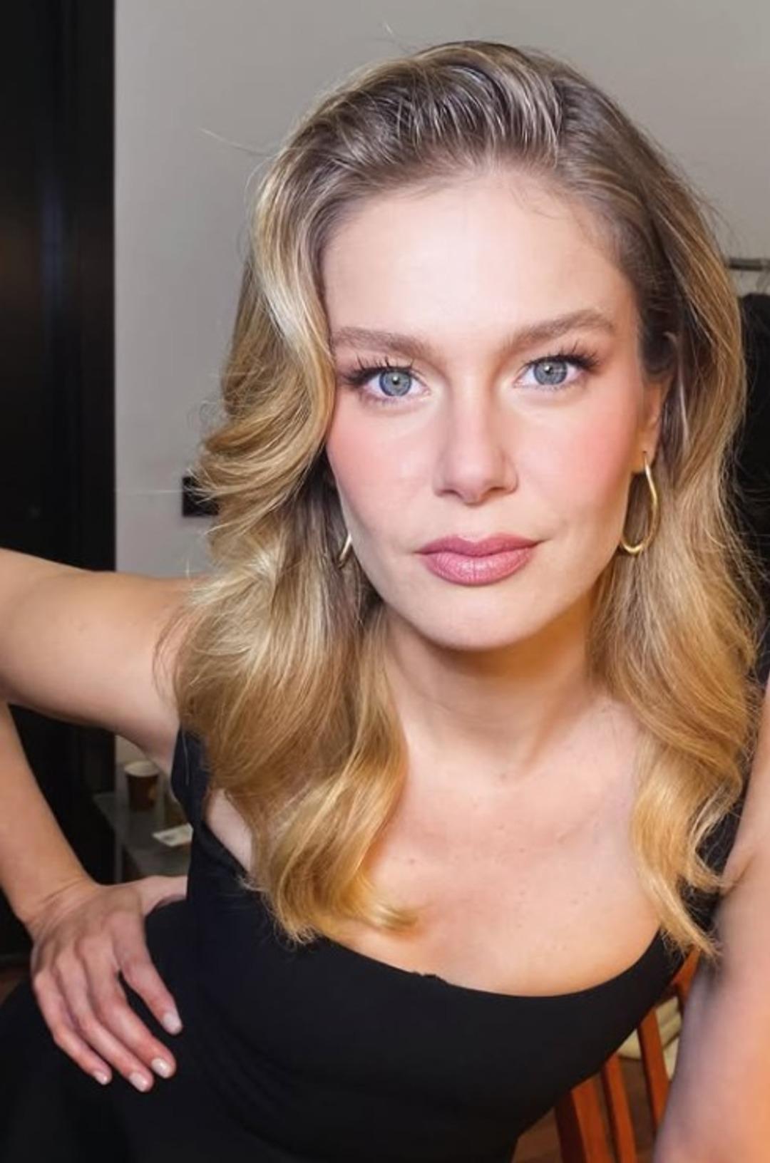 Burcu Biricik kızı için köyü seçti! Ayvalık’ta otel açtı 1