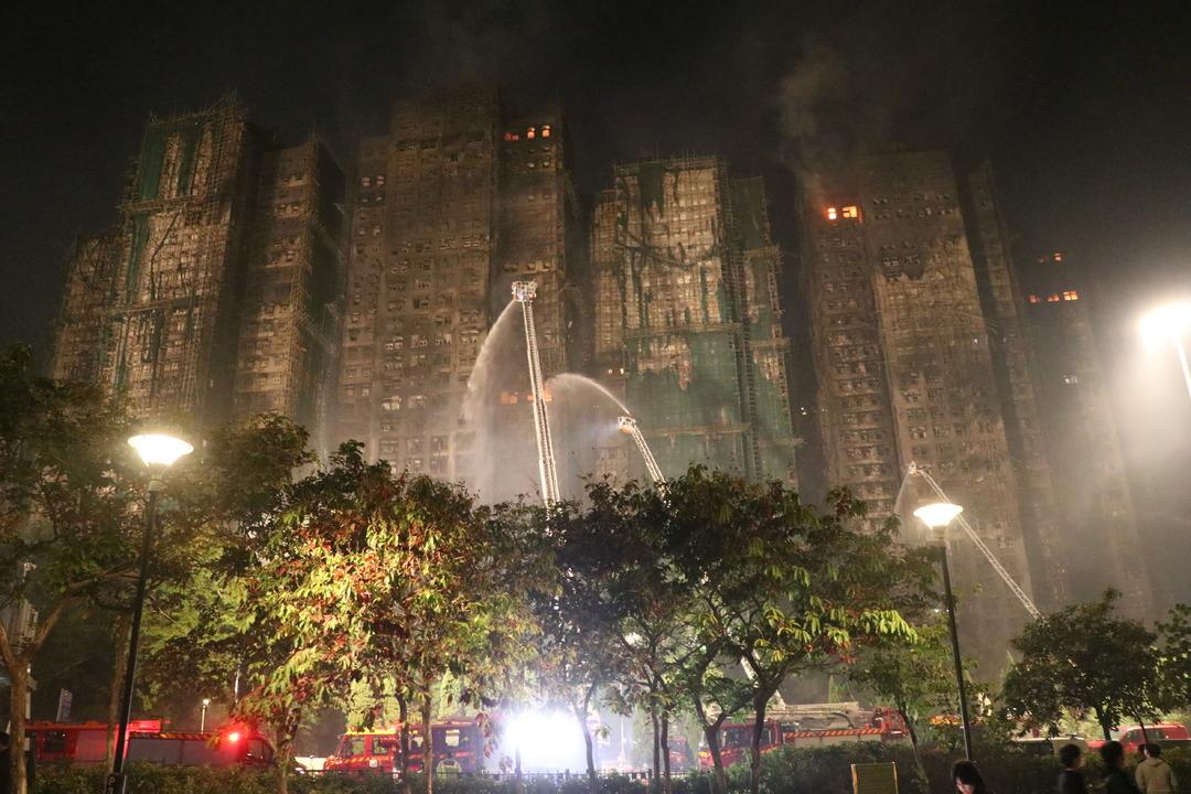 Hong Kong da yangın faciası! Ölenlerin sayısı 94 e yükseldi 4