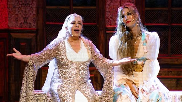 Yedi Kocalı Hürmüz müzikalinde kriz çıktı! Mine Koşan kovuldu! Sessizliğini bozdu