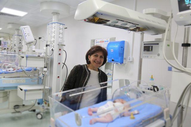 Soroptimist Kulübü’nden hastaneye kuvöz