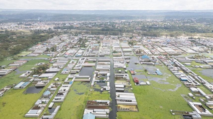 Onlarca ev sular altında kaldı