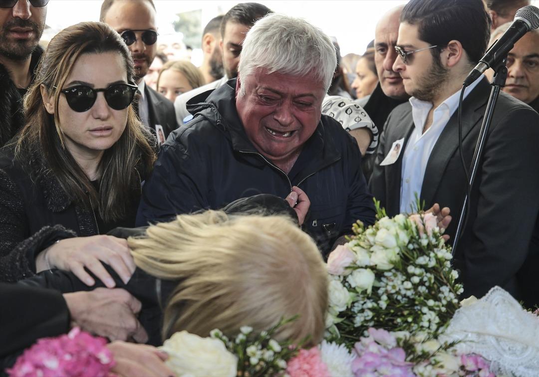 En acı veda! Feryadı y&uuml;rekleri dağladı!